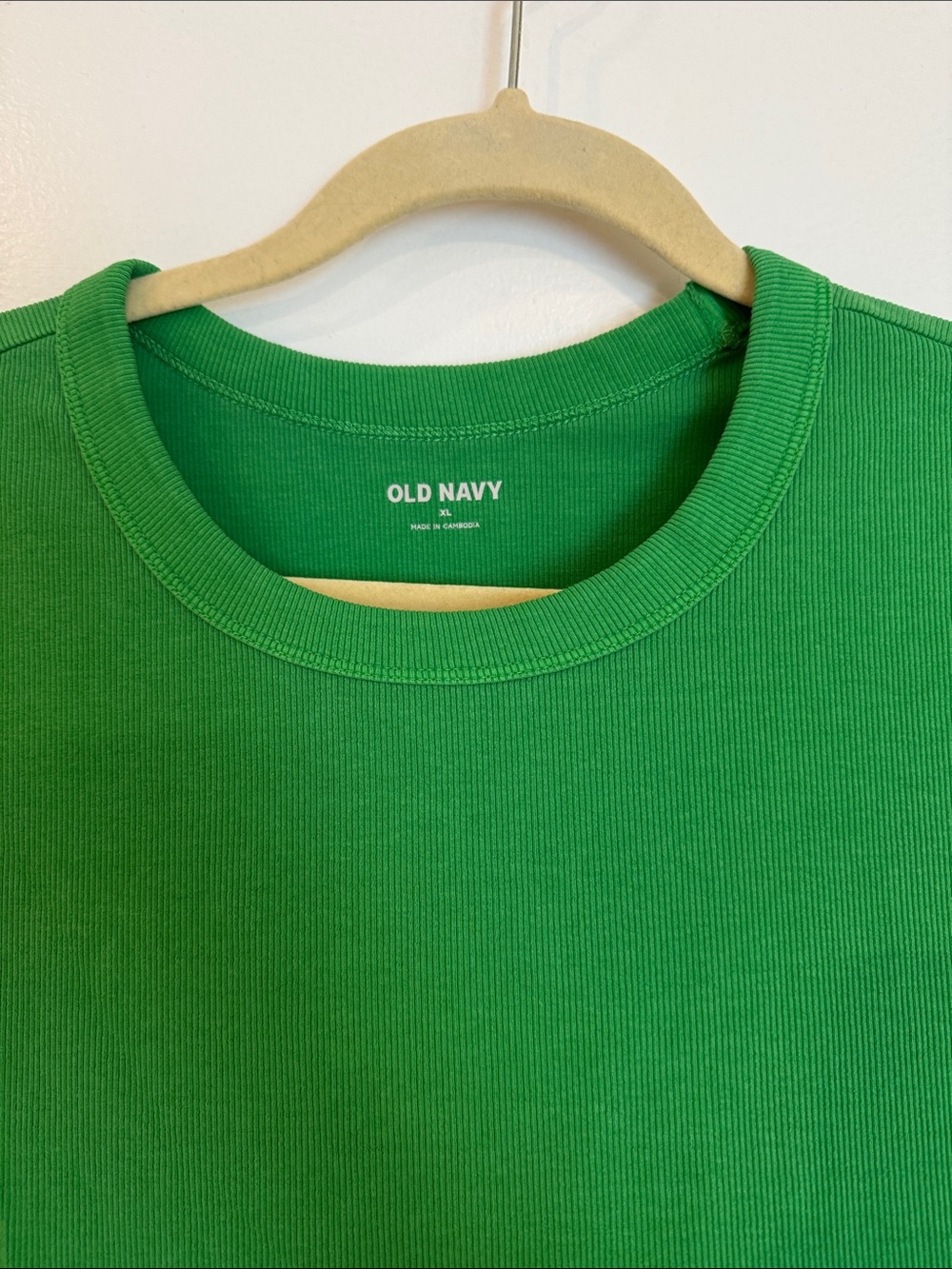 NEW Old Navy Women's Short-Sleeve Crewneck Tee in Bright Green - Picture 2 of 6